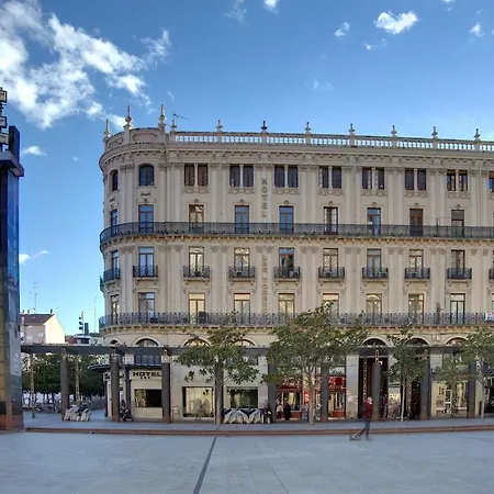 Pilar Plaza