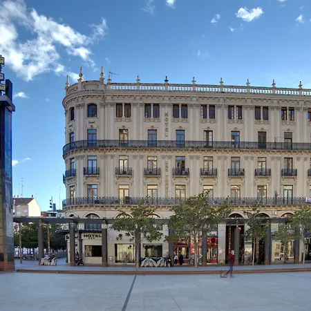 Pilar Plaza