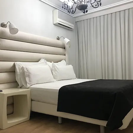 皮拉尔广场酒店 酒店