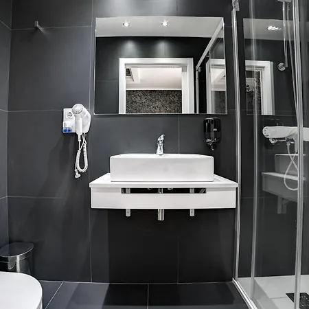 Pilar Plaza Hotell 3*