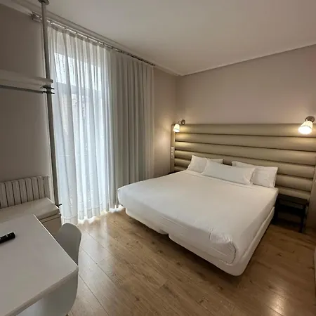 Pilar Plaza Hotel 3*