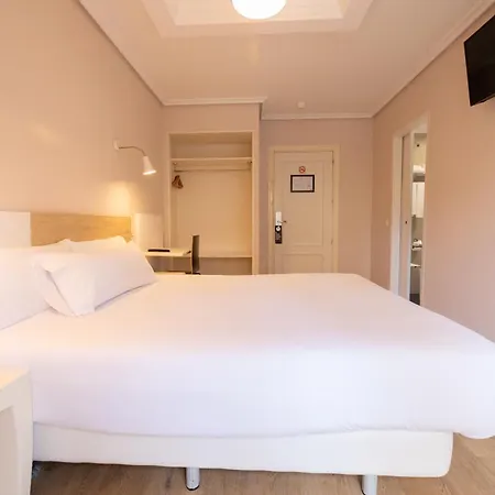 Hotel Pilar Plaza 3*